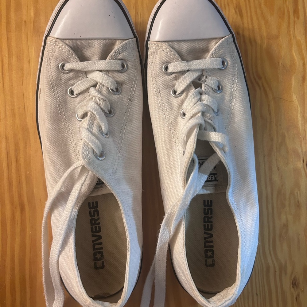 Women’s Low Top Converse White Canvas Lace-Up Sneakers